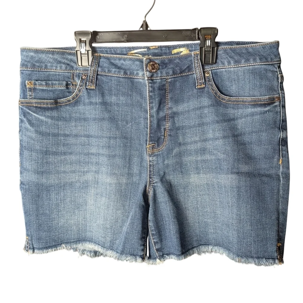 Seven7 Classic Light Blue Jean Denim Shorts Frayed Hem Zipper Pockets Button EUC